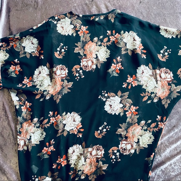 Beautiful Black Floral Kimono / Overlay - Picture 4 of 5
